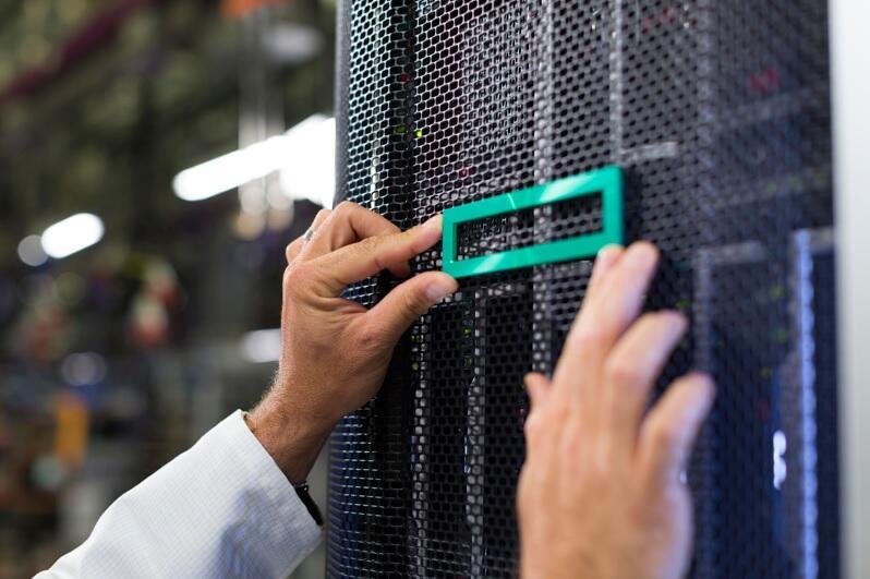 HPE MR416I-O GEN11 X16 LANES
