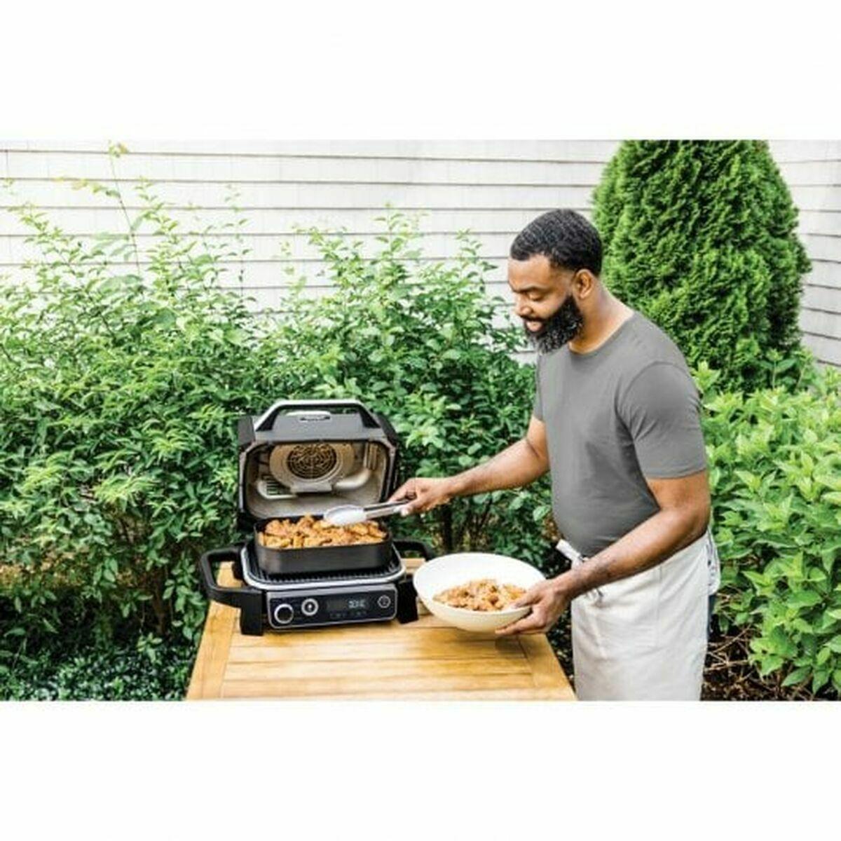 Leistung 2400W Grillplatten abnehmbar Extras wrmeisolierte Griffe herausnehmbare Fettauffangschale Kontrollleuchte Pelletkamm