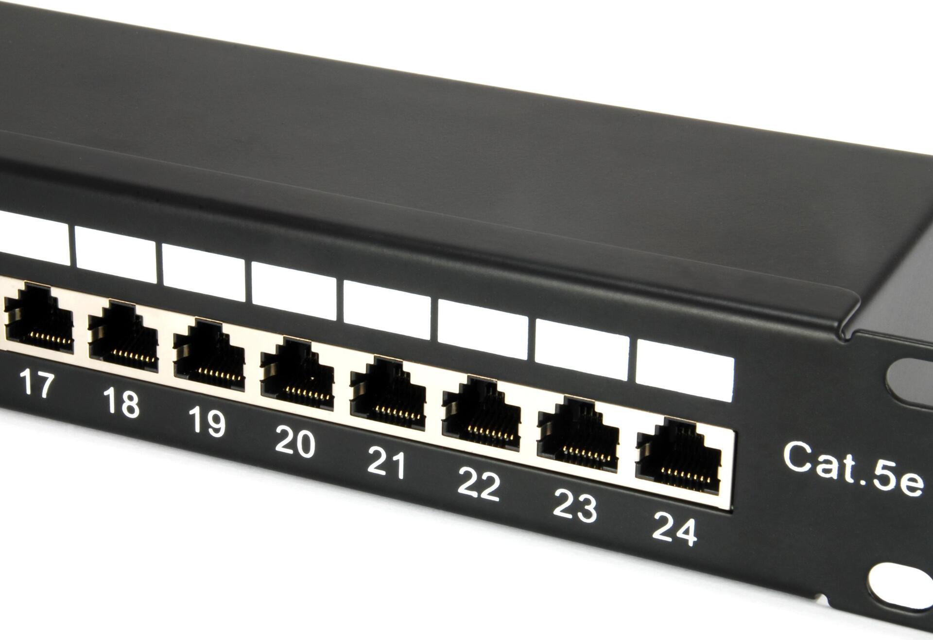 equip Pro - Pannello patch - CAT 5e - RJ-45 X 24 - Nero - 1U - 483 cm (19")