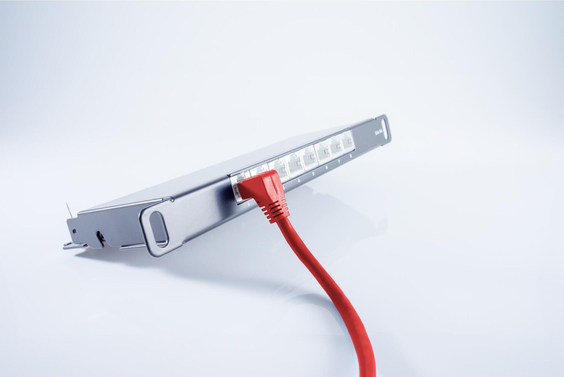 Cavo patch di rete per connettività massima S/CONN cat 6 S/FTP PIMF angolo dritto rosso 025 m (08-64004)