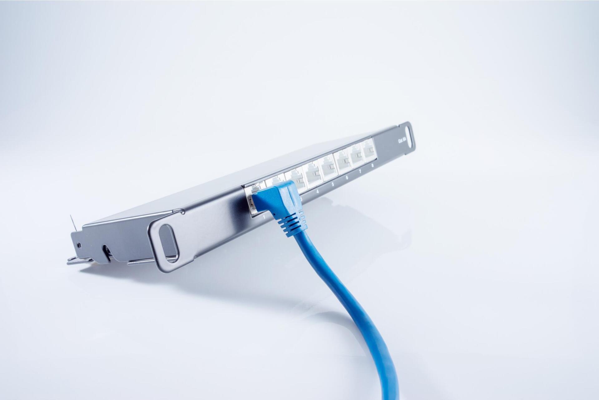 Cavo patch di rete per connettività massima S/CONN cat 6 S/FTP PIMF angolo dritto blu 30 m (08-64041)