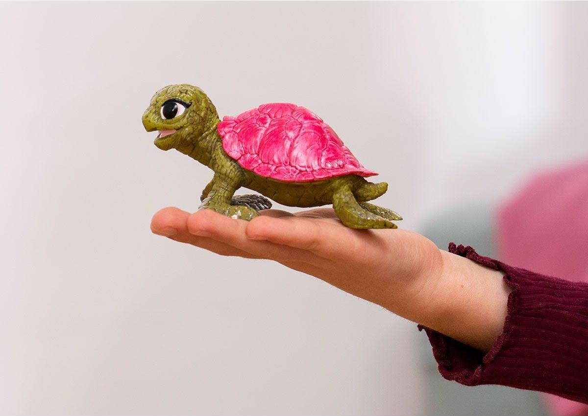 schleich BAYALA 70759 action figure giocattolo (SCHLEICH Bayala Pink Sapphire Turtle Toy Figure 5 to 12 Years Green/Pink 70759)