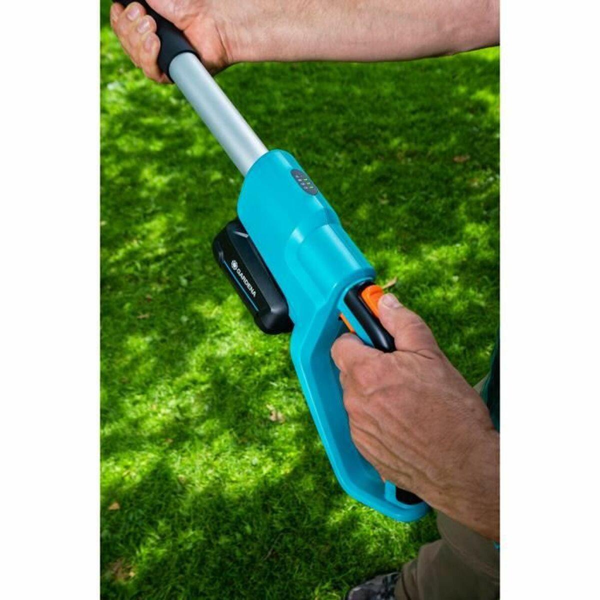 Tagliasiepi telescopico a batteria Gardena THS 42/18V P4A Set pronto all'uso