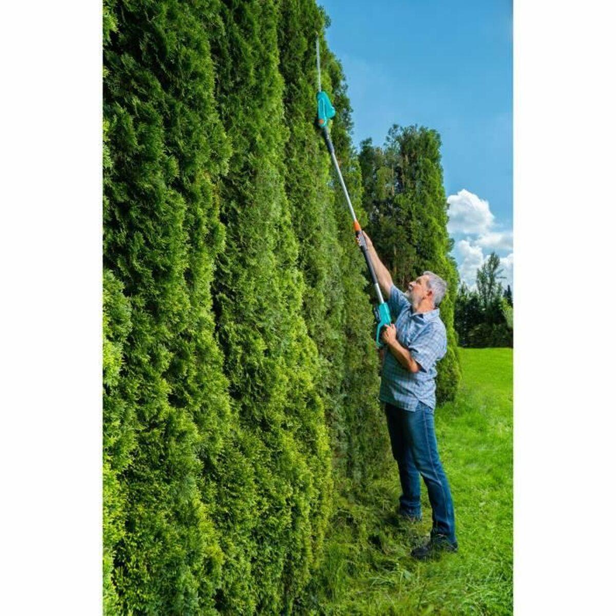 Tagliasiepi telescopico a batteria Gardena THS 42/18V P4A Set pronto all'uso