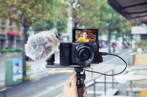 Sony ÃŽÂ± Alpha 6400 con obiettivo 16-50mm, mirrorless APS-C con Real-Time Eye AF