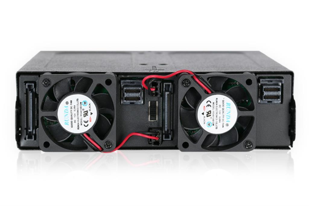 Icy Dock Backplane per 8 SSD& HDD SAS/SATA da 2.5" (7mm) in metallo robusto in external 5.25" bay