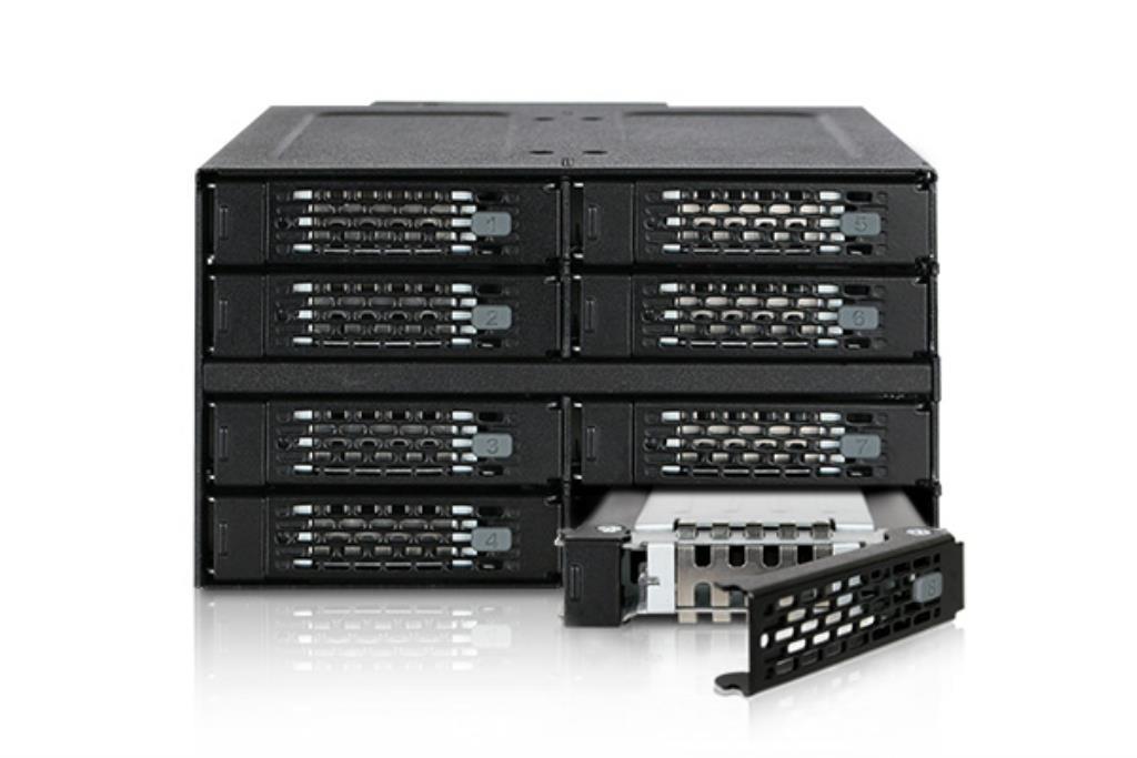 IcyDock ToughArmor - gabbia backplane robusta interamente in metallo a 8 alloggiamenti per SSD/HDD SATA/SAS da 2,5", per 2 allo