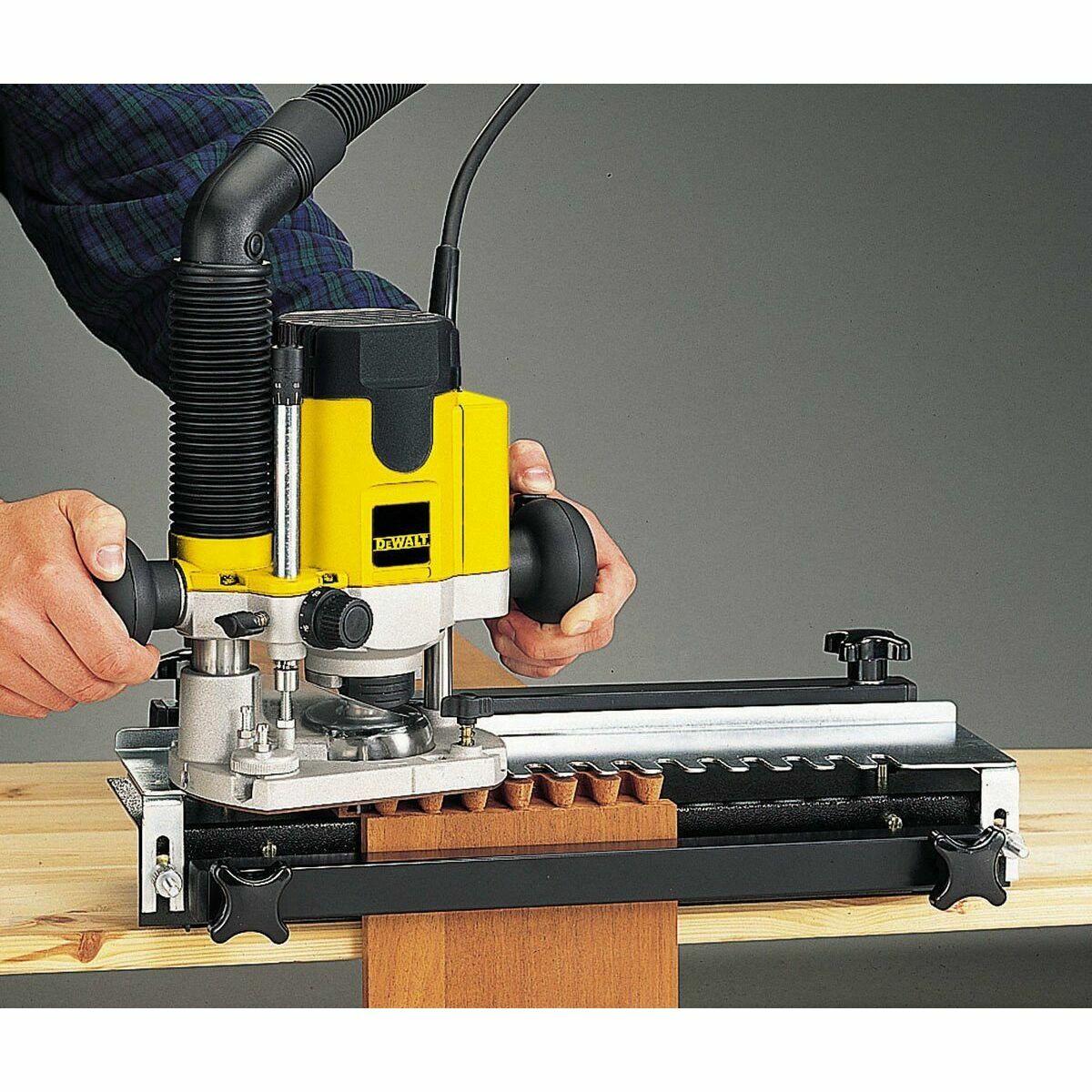 â€¢ Leistung: 620W â€¢ Geschwindigkeit:8000 - 24000 1/min â€¢ Eintauchtiefer: 55mm â€¢ Merkmale:Spindelarretier
