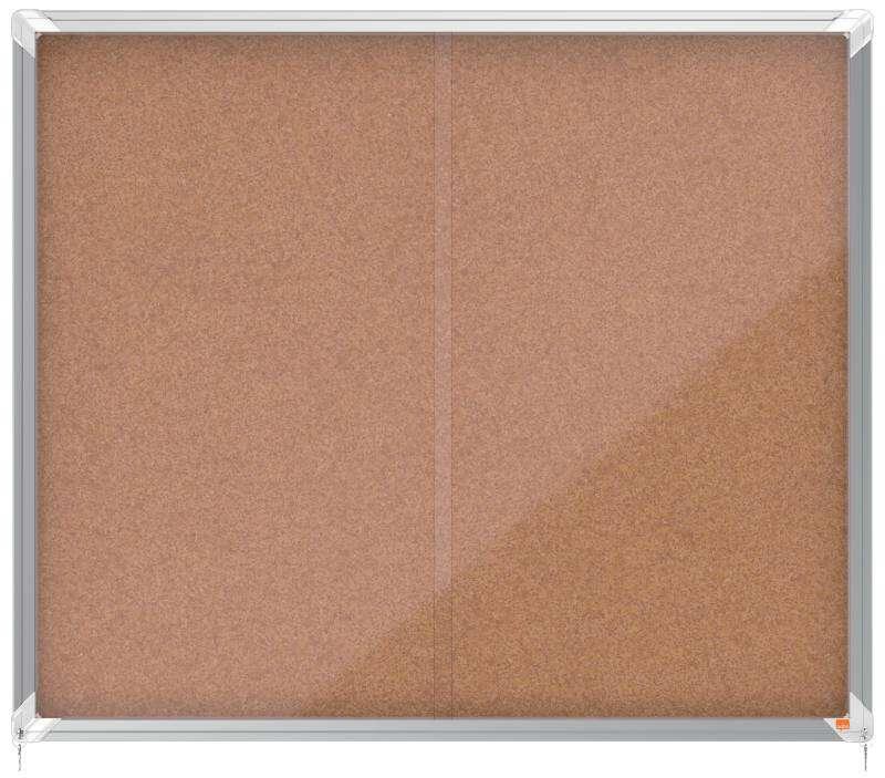 Vetrina Nobo Premium Plus con porta scorrevole e fondo in sughero 15xA4 - Chiusura angolare integrata - Superficie autoriparant