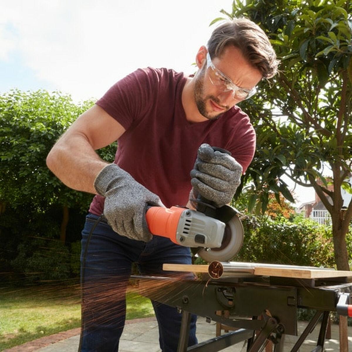 Smerigliatrice angolare Black+Decker BEG010-QS 710 W
