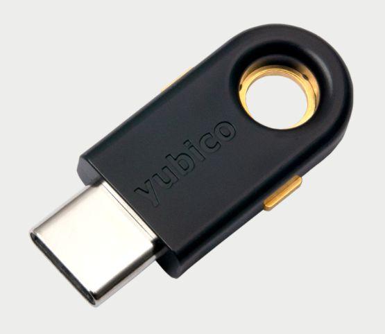 Ã¢â‚¬Â¢ Der YubiKey 5 ist ein kleines USB-GerÃƒÂ¤t, das mehrereAuthentifizierungs- und kryptographische Protokolle