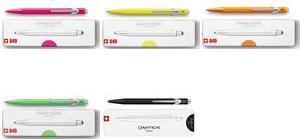 Caran D'ACHE Pressione Ballpoint Penna 849 Popline Fluo, Spessore della linea nera: M, linea di linea: blu, albero esagonale -