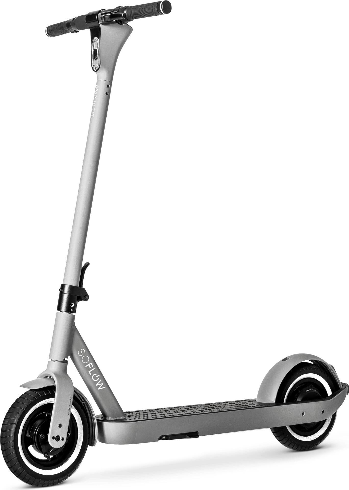 Quindi un pro-scooter con indicatori argento con approvazione della strada