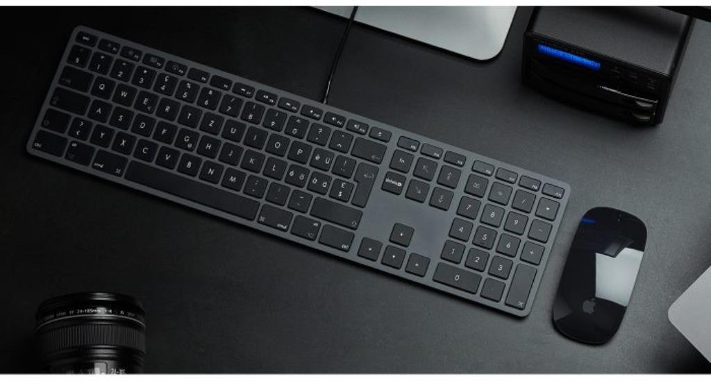 LMP tastiera USB con tastierino numerico, 110 tasti, 2 x USB 2.0 - Space Grey- Layout ITA (QWERTY)