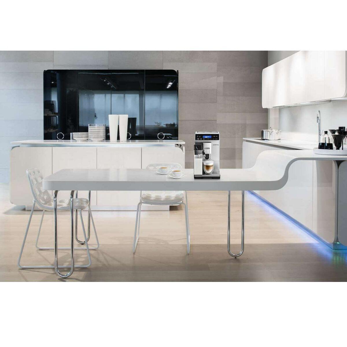 Leistung 1450W 15bar System Kegelmahlwerk Extras abnehmbarer Wassertank (13L) abnehmbarer Milchbehlter