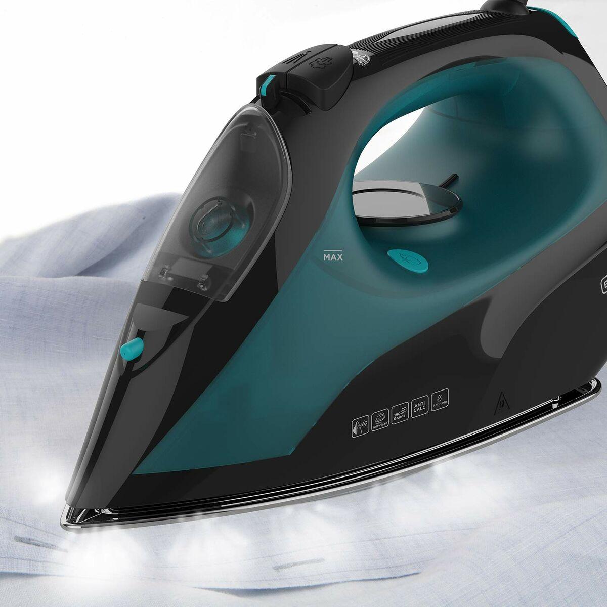 Black+Decker BXIR2403E Ferro da stiro a vapore in ceramica Nero