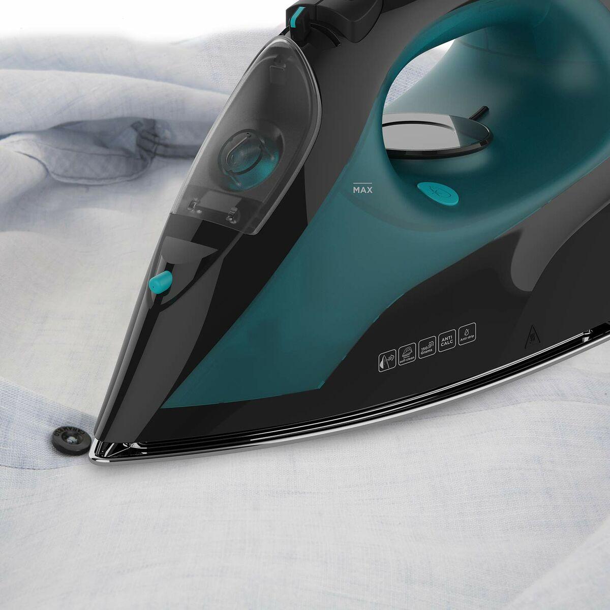 Black+Decker BXIR2403E Ferro da stiro a vapore in ceramica Nero