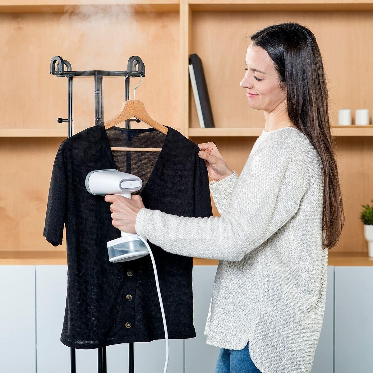 Black+Decker BXGS1600E Ferro da stiro verticale, 1600, ceramica, bianco