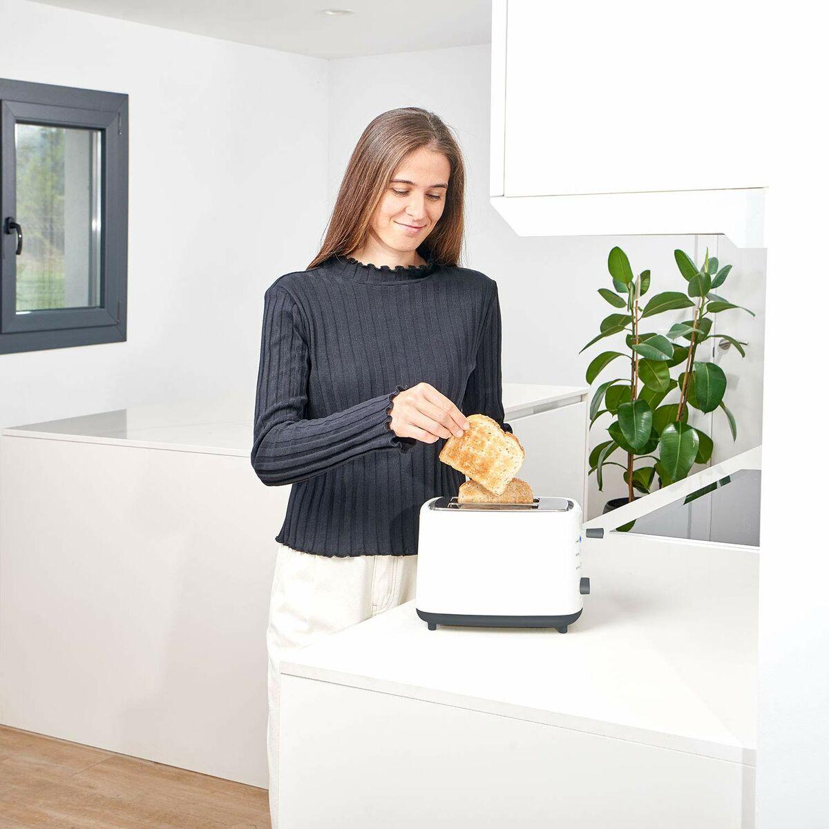 Black+Decker BXTO820E - Tostapane 820W. 2 ampie fessure per toast, bianche